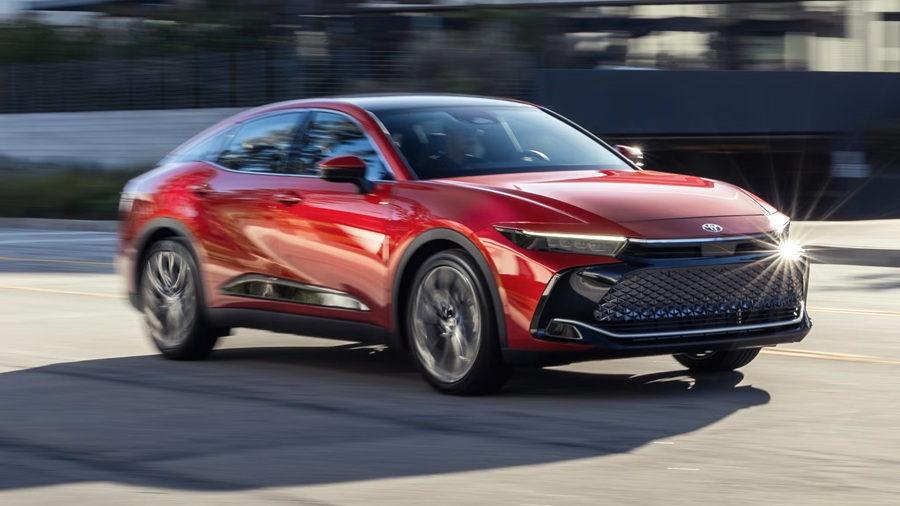 Prueba: Toyota Crown Platinum del 2026, un sedán que ofrece más espacio y potencia