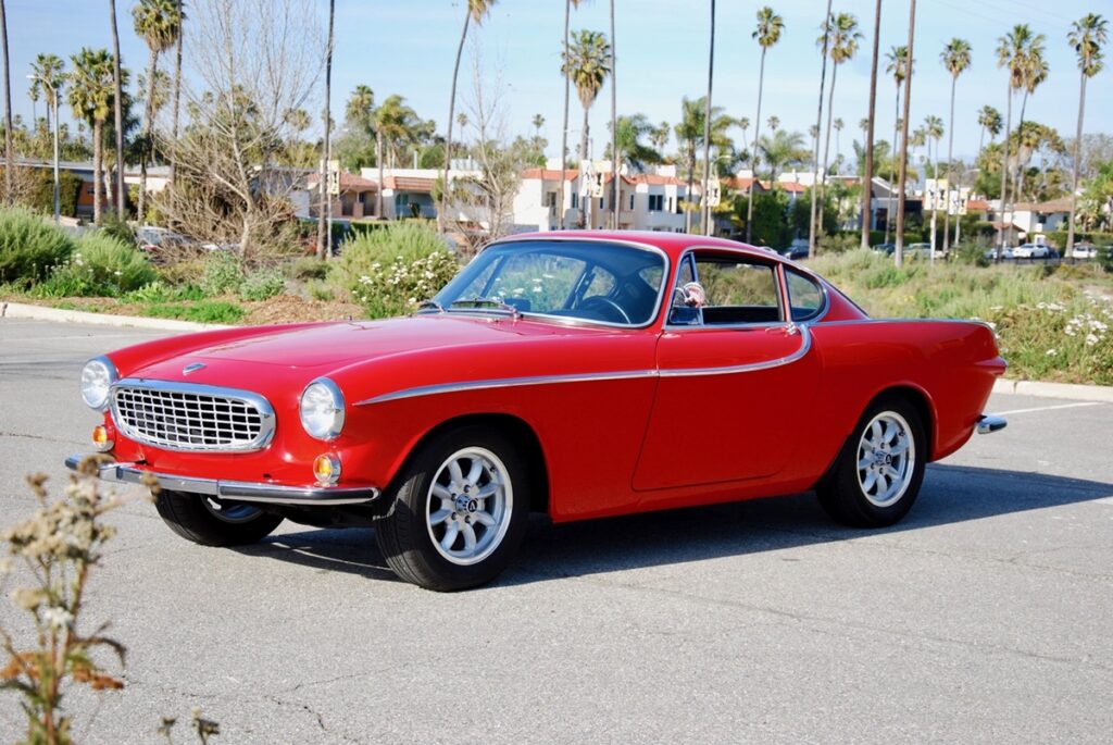Los 5 autos que más millas han recorrido en la historia (y siguen rodando)