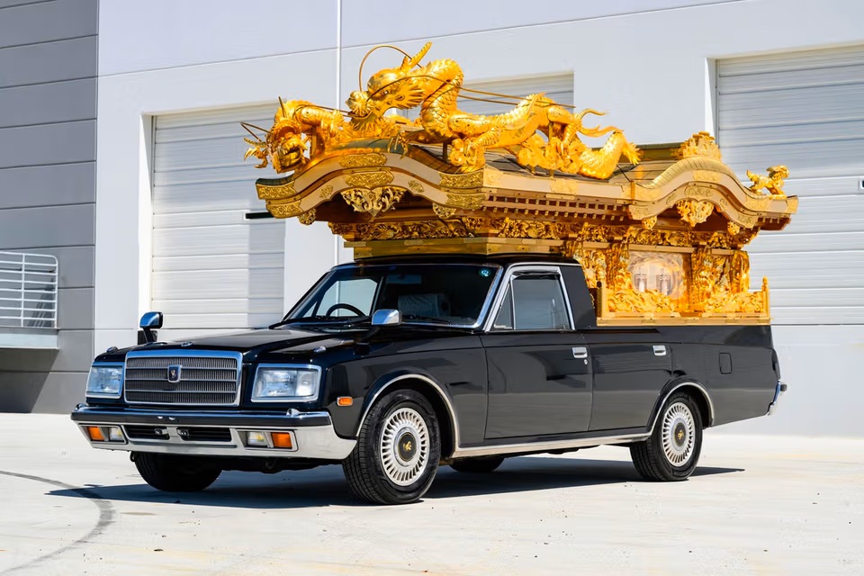 Los 5 carros fúnebres más extraños del mundo (y uno era un superdeportivo)